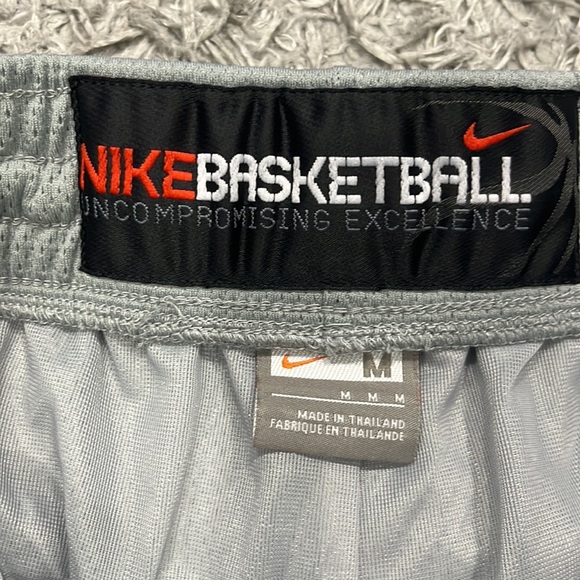 Men's Nike Basketball Short Size M - Picture 3 of 4